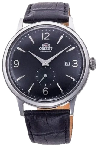 Stylowy zegarek męski Orient RA-AP0005B10B z czarną tarczą i srebrną kopertą, wyposażony w automatyczny mechanizm. Pasek wykonany z wysokiej jakości skóry w kolorze czarnym, doskonały dodatek do eleganckich stylizacji.