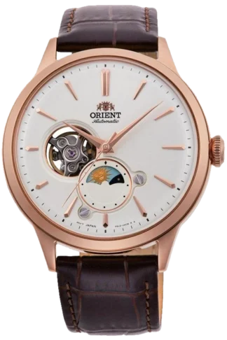 Elegancki zegarek męski Orient Sun & Moon RA-AS0102S10B z białą tarczą i kopertą w kolorze różowego złota. Wyposażony w mechanizm automatyczny, wskaźnik dnia i nocy oraz subtelne okienko open-heart. Pasek wykonany z brązowej skóry, idealny na formalne okazje.