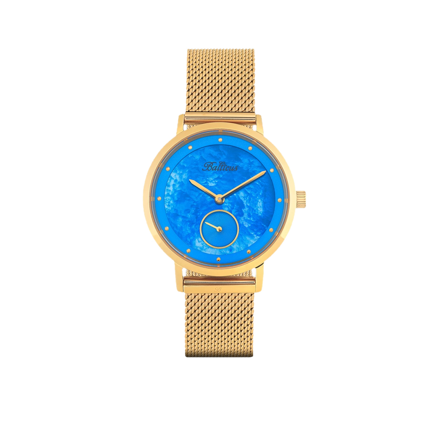 Elegancki złoty zegarek Balticus z siatkową bransoletą, widok z przodu. Posiada okrągłą tarczę w intensywnie niebieskim kolorze, złotymi wskazówkami i wskaźnikami. Na tarczy znajduje się logo Balticus oraz mała sekundowa tarcza na godzinie szóstej.