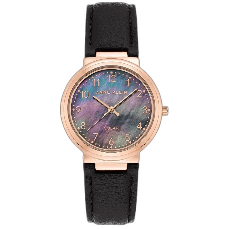 Model ANNE KLEIN 34mm AK-3712RGBK to połączenie klasyki i nowoczesności w subtelnej odsłonie. Koperta o średnicy 34 mm w kolorze różowego złota wyróżnia się eleganckim designem. Tarcza wykonana z masy perłowej mieni się delikatnymi odcieniami, przyciągając uwagę swoim unikalnym wykończeniem. Czarny skórzany pasek nadaje zegarkowi ponadczasowego charakteru, a technologia solarna czyni go przyjaznym dla środowiska. To idealny dodatek dla kobiet ceniących sobie styl i funkcjonalność w codziennym użytkowaniu.