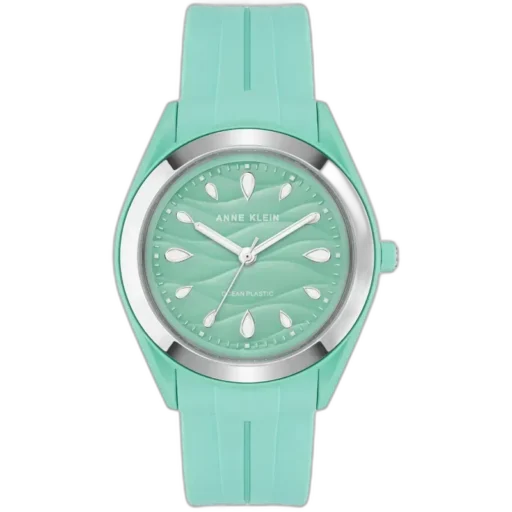 Model ANNE KLEIN SOLAR 38,5MM AK-3913SVSG wyróżnia się nowoczesnym designem oraz przyjaznością dla środowiska dzięki zastosowaniu ekologicznych materiałów, takich jak recyklingowane tworzywo sztuczne. Zegarek w miętowym kolorze z subtelną falistą fakturą tarczy, podkreśloną srebrnymi akcentami, idealnie wpasowuje się w letnie i codzienne stylizacje. Dzięki mechanizmowi solarnemu model ten oferuje niezawodność i nowoczesne podejście do zegarmistrzostwa, eliminując konieczność regularnej wymiany baterii. Świetny wybór dla osób ceniących zarówno styl, jak i ekologię.