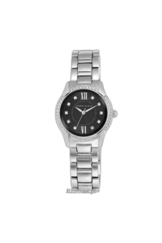 Model ANNE KLEIN 28MM AK-2161BKSV wyróżnia się elegancją i ponadczasowym stylem, który doskonale pasuje zarówno na co dzień, jak i na specjalne okazje. Tarcza w klasycznym czarnym kolorze z subtelnymi kryształkami pełniącymi rolę indeksów godzinowych dodaje szyku. Srebrna koperta i bransoleta wykonane z wysokiej jakości materiałów zapewniają trwałość i komfort noszenia. Ozdobny pierścień wokół tarczy, zdobiony delikatnymi cyrkoniami, podkreśla luksusowy charakter zegarka. Idealny wybór dla kobiet ceniących klasykę z nutą glamour.