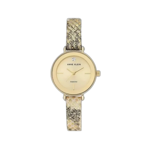 Model ANNE KLEIN 30MM AK-3508CHGD to wyjątkowy zegarek damski łączący elegancję i oryginalność. Tarcza w złotym kolorze, ozdobiona subtelnym diamentem na godzinie 12, podkreśla ekskluzywny charakter zegarka. Pasek o fakturze skóry w złote wzory dodaje niepowtarzalnego stylu i wyróżnia ten model na tle innych. To idealne akcesorium dla kobiet ceniących luksus i unikalny design w codziennym stylu.