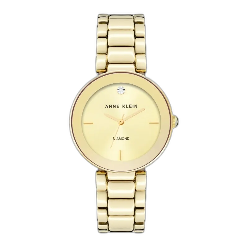 Model ANNE KLEIN 32MM AK-1362CHGB to wyrafinowany zegarek damski, charakteryzujący się złotą kolorystyką oraz eleganckim designem. Tarcza zdobiona jest subtelnym diamentem, co podkreśla luksusowy charakter tego modelu. Dzięki solidnej bransolecie ze stali nierdzewnej i minimalistycznym wskazówkom, zegarek doskonale nadaje się zarówno na codzienne okazje, jak i na wyjątkowe wydarzenia. To idealny dodatek dla kobiet ceniących klasyczny styl z nutą elegancji.
