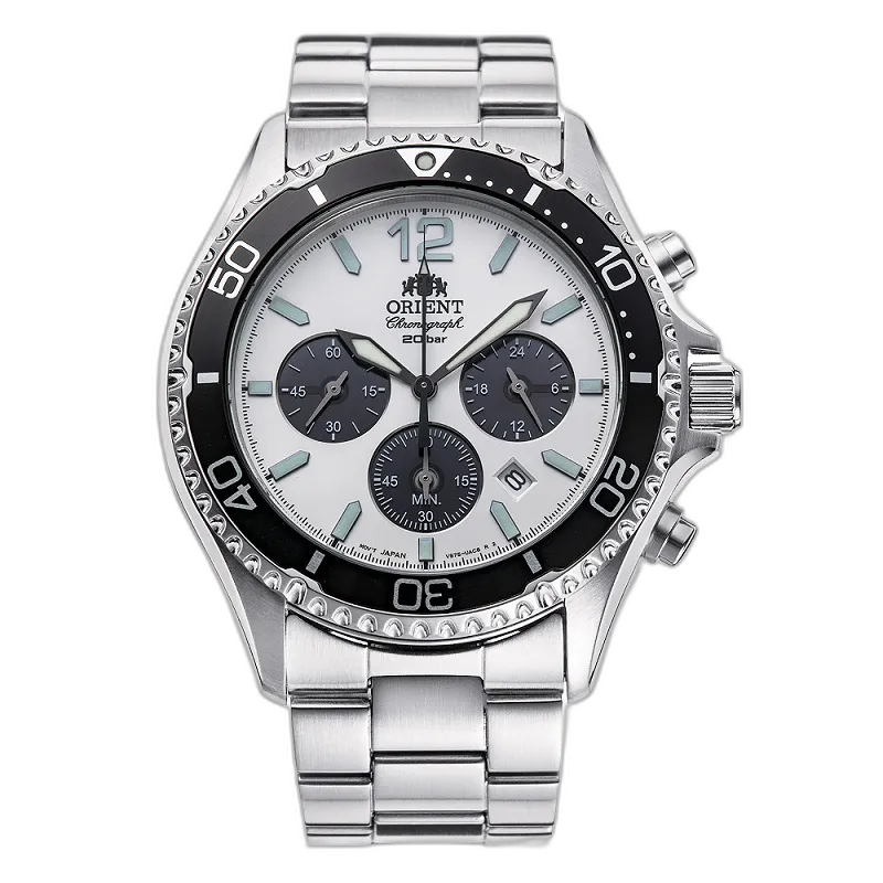Stylowy zegarek męski Orient Chronograph RA-TX0203S10B z białą tarczą i czarnymi akcentami. Wyposażony w stalową bransoletę, funkcję chronografu, wodoodporność do 20 barów oraz precyzyjny mechanizm kwarcowy. Idealny wybór dla miłośników sportowej elegancji i niezawodności.