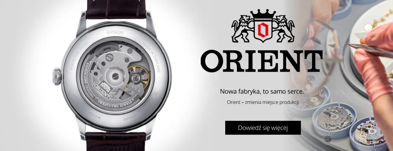 Zbliżenie na mechanizm zegarka Orient z widoczną pracą ruchomych elementów. Tekst "Nowa fabryka, to samo serce" podkreślający zmianę miejsca produkcji.