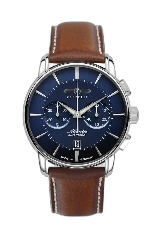 Stylowy zegarek Zeppelin Atlantic 8422-3 Automatik Chronograph z głęboką niebieską tarczą i subtelnymi indeksami. Wyposażony w dwa chronografy, wskaźnik daty i stalową kopertę. Brązowy skórzany pasek z białymi przeszyciami dodaje elegancji. Wyprodukowany w Niemczech, ten automatyczny zegarek łączy nowoczesność z klasycznym designem.