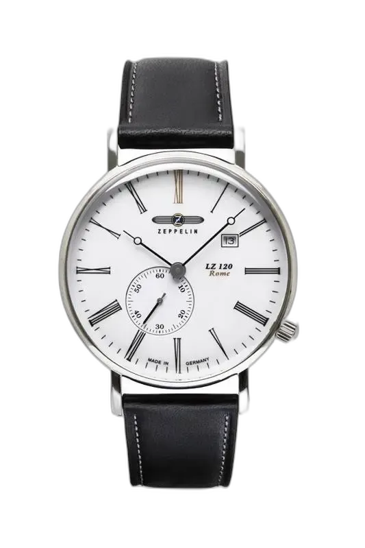 Elegancki zegarek Zeppelin LZ120 Rome 7134-1 z klasyczną białą tarczą ozdobioną rzymskimi cyframi. Subtarcza sekundowa i datownik dodają funkcjonalności. Stalowa koperta harmonizuje z czarnym skórzanym paskiem o delikatnych białych przeszyciach. Wyprodukowany w Niemczech, zegarek łączy tradycyjny styl z precyzją wykonania.