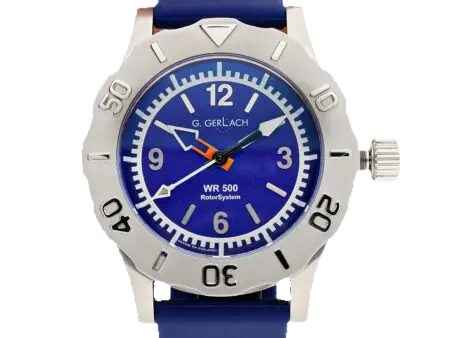 Zegarek męski G. Gerlach Bathyscaphe w niebieskim kolorze z wyrazistą, niebieską tarczą i srebrną kopertą. Na tarczy znajdują się białe cyfry arabskie oraz indeksy godzinowe. Wskazówki są w kolorze srebrnym z pomarańczowymi akcentami na sekundniku. Zegarek posiada masywny, obrotowy bezel z czarnymi oznaczeniami minut. Koronka znajduje się po prawej stronie koperty. Model wyposażony jest w niebieski pasek, idealnie dopasowany do koloru tarczy, co nadaje mu sportowego charakteru.