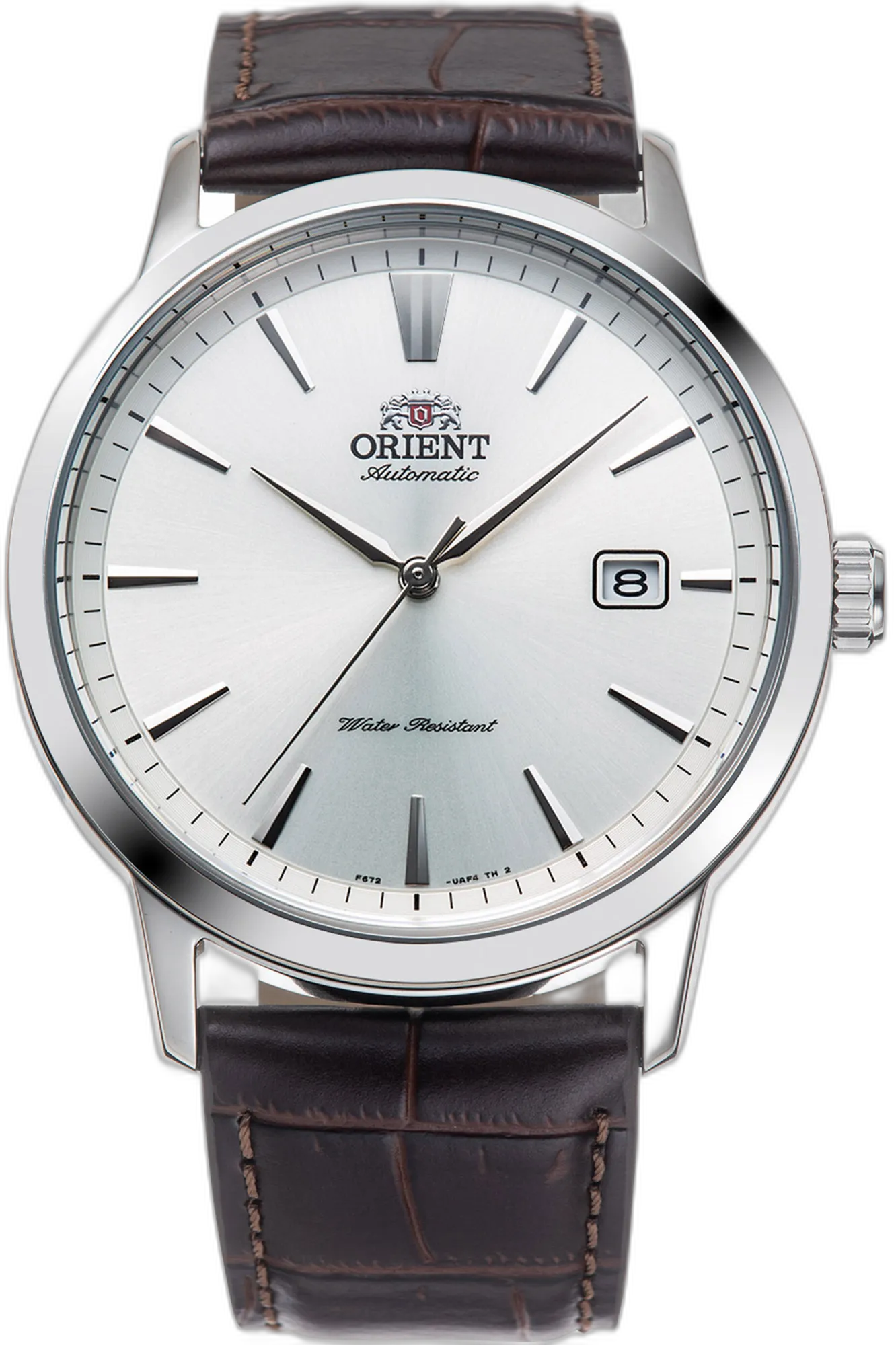 Zegarek Orient RA-AC0F07S30B z elegancką srebrną tarczą i skórzanym brązowym paskiem z tłoczeniem imitującym fakturę krokodylej skóry. Koperta wykonana ze stali nierdzewnej o polerowanym wykończeniu podkreśla klasyczny charakter modelu. Datownik na godzinie trzeciej dodaje praktyczności, a minimalistyczne indeksy i smukłe wskazówki nadają zegarkowi subtelnej elegancji. Mechanizm automatyczny zapewnia precyzję i niezawodność. Doskonały wybór dla osób ceniących klasykę i wysoką jakość wykonania.